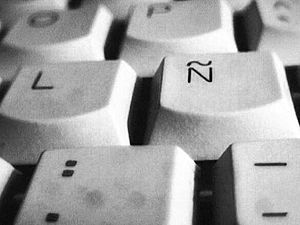Archivo:Eñe on keyboard - grey