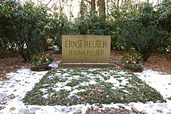 Archivo:Ehrengrab Ernst Reuter