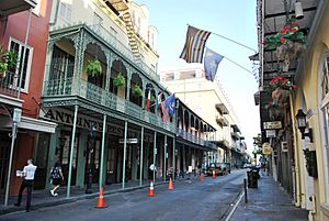 Archivo:French Quarter example of late 18th-century Spanish architecture built after the Great Fires of 1788 and 1794