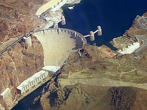 Archivo:Hoover dam from air
