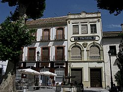 Archivo:Houses in Baza, Spain - panoramio