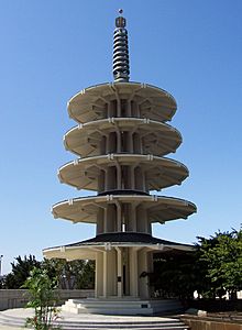 Archivo:Japantown-pagoda-crop