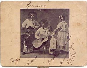 Archivo:Junto a sus hermanos Carlos y Jorgelina, en 1913