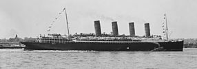 Archivo:Lusitania arriving in New York 2