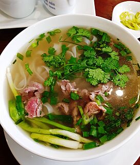 Món ăn Đông Hà, Tết 2022 (phở Lý Quốc sư ở công viên Cọ Dầu) (2).jpg