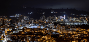 Archivo:Manizales de noche