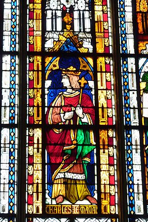 Archivo:Mantes-la-Jolie Collégiale Notre-Dame 70036