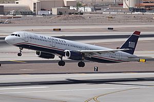 Archivo:N521UW Airbus A321 US Airways (8902872787)