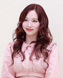 NAYEON (나연) – STAND OIL – 2025.04.17 – P6.jpg
