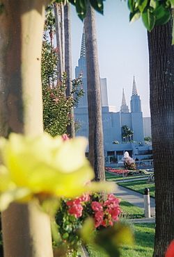 Archivo:Oakland Temple garden