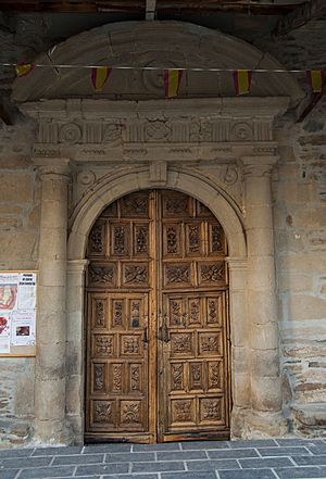 Archivo:Pórtico de la iglesia parroquial de Albares de la Ribera