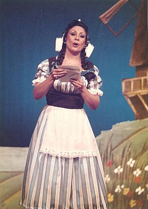 Archivo:Paloma Mairant como Margarita en la romanza de "La carta", de "Molinos de viento"