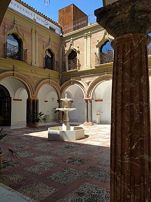 Archivo:Patio del Palacio de los Condes de Santa Ana, Lucena