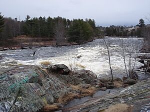 Archivo:PetawawaRiver