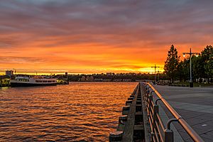 Archivo:Pier 84 Sunset