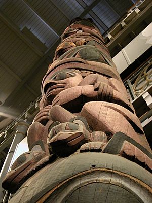 Archivo:Pitt Rivers Museum Totem pole