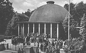 Archivo:Planetarium Jena