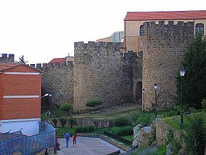 Archivo:Plasencia-City-Walls-1