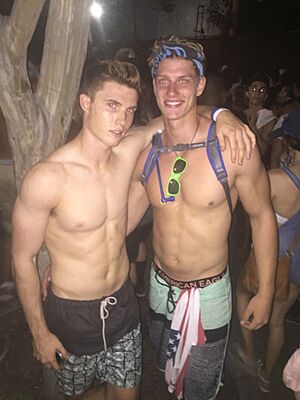 Archivo:Rave hunks 02