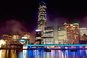 Archivo:Rialto Towers at night