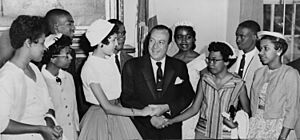 Archivo:Robert F. Wagner with Little Rock students NYWTS