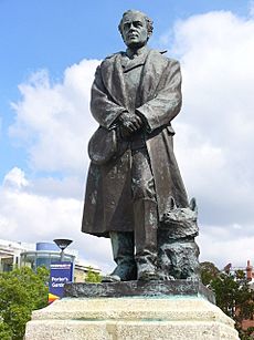 Archivo:Robert Falcon Scott Statue - geograph.org.uk - 548114