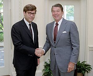 Archivo:Ronald Reagan and William Barr (cropped)