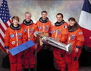 Archivo:STS-93 crew