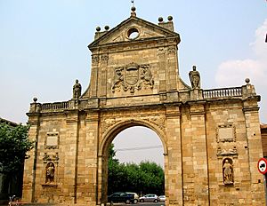 Archivo:Sahagun Leon Spain Arco de San Benito