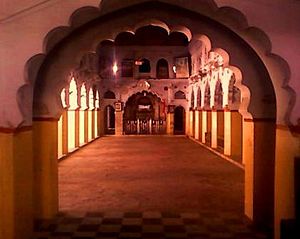 Archivo:Shree Ganesh Mandir, jhansi hallway