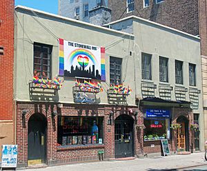 Archivo:Stonewall Inn 2012 with gay-pride flags and banner