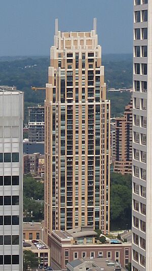 Archivo:The Carlyle Minneapolis