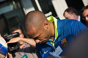 Archivo:Thierry Henry sign