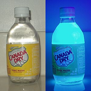 Archivo:Tonic water uv