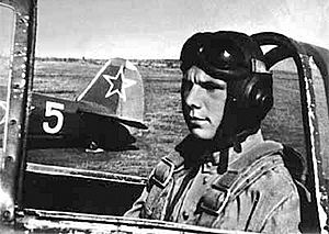 Archivo:Yuri Gagarin como cadete del club de vuelo de Saratov