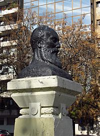 Archivo:2017 Santiago de Chile - Busto Manuel Magallanes Moure - Parque Forestal