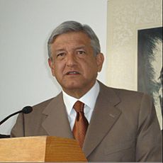 Archivo:Andrés Manuel López Obrador en 2008 cropped