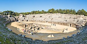 Archivo:Anfiteatro de las ruinas romanas de Itálica, Santiponce, Sevilla, España, 2015-12-06, DD 26-29 PAN