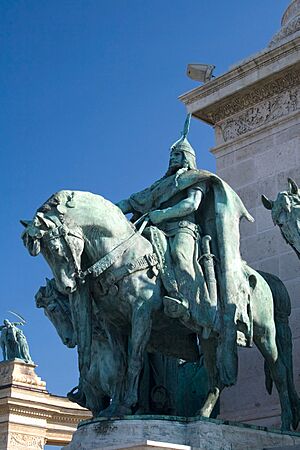 Archivo:ArpadstatueHerosSquareBudapest