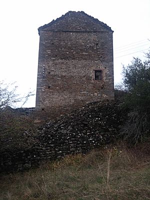 Aruej Huesca. Torre medieval, fachada este.jpg