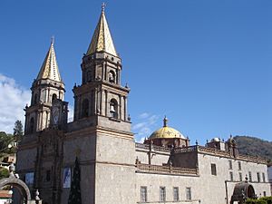 Archivo:Basilica de Nuestra Senora de Talpa