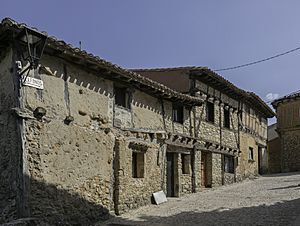 Archivo:Casas, Calatañazor, Soria, España, 2021-08-28, DD 72