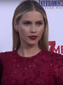Claire Holt at the 47 Meters Down premiere in June 2017 01.png