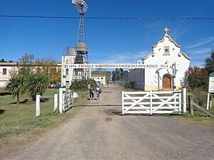 Archivo:EAS Escuela Agrotécnica Salesiana Don Bosco Uribelarrea 04