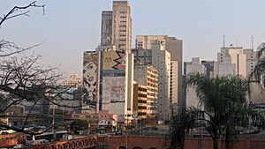 Archivo:Edifício Prestes Maia visto da Pinacoteca