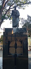 Estatua de Simón Bolívar (El Sombrero).jpg