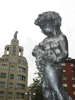 Archivo:Estatuas de Bilbao 022