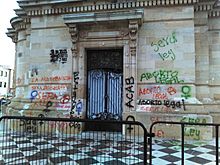 Archivo:Grafitis en el Reloj Monumental en Pachuca, México. 003