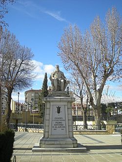 Archivo:Guadix. Estatua de Pedro Antonio de Alarcón