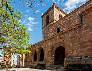 Archivo:Iglesia de San Cipriano, Montejo de Tiermes, Soria, España, 2017-05-26, DD 22